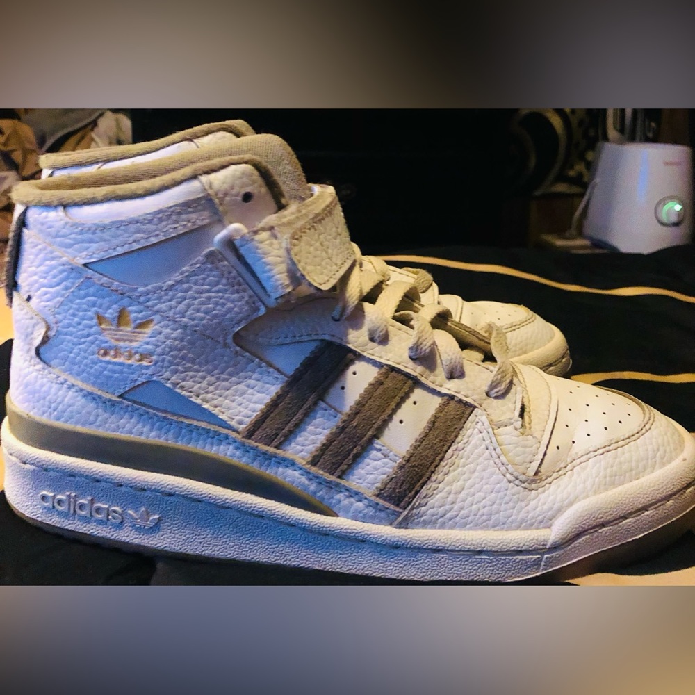 Adidas size 6 mid tops